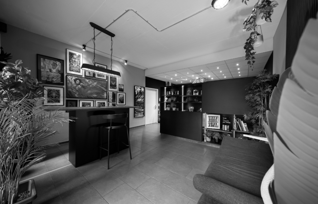 Kontakt Tattoo - Obsessed Tattoos